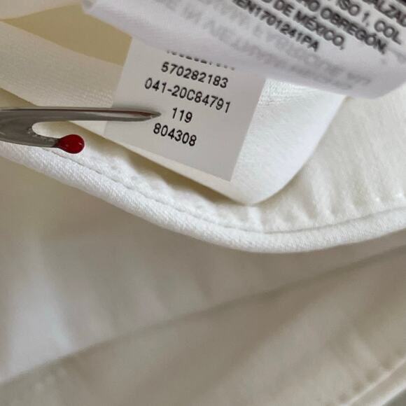 Chico's Pants 3 / US 16 White Brigette Fringe Hem Slim Crops Slimming Panel - Picture 9 of 11